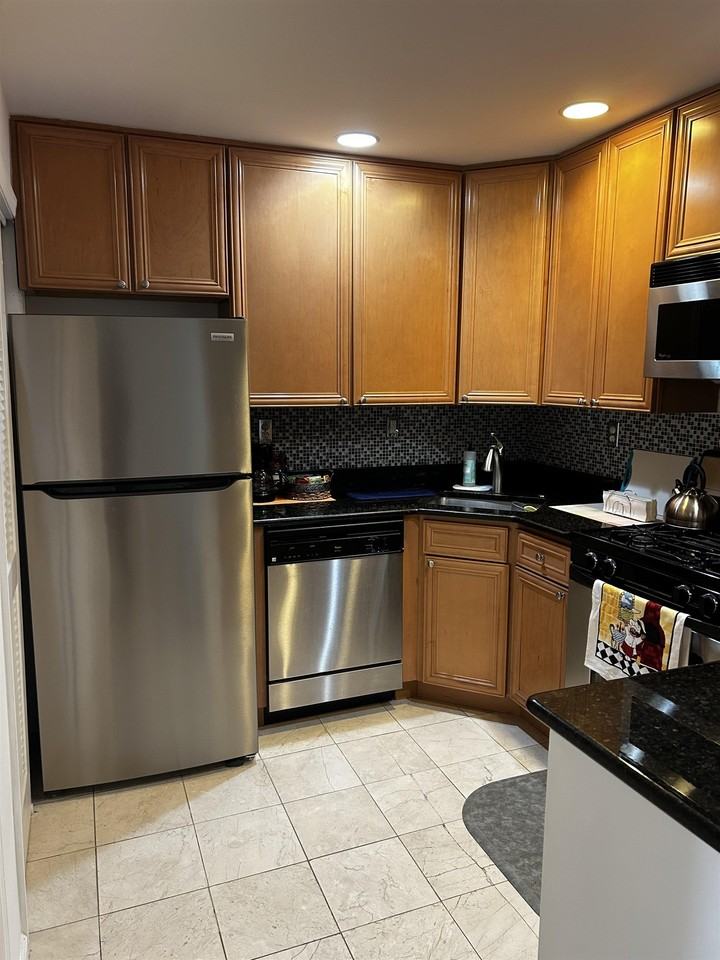 515 Gregory Ave #3 - Photo 3 of 12