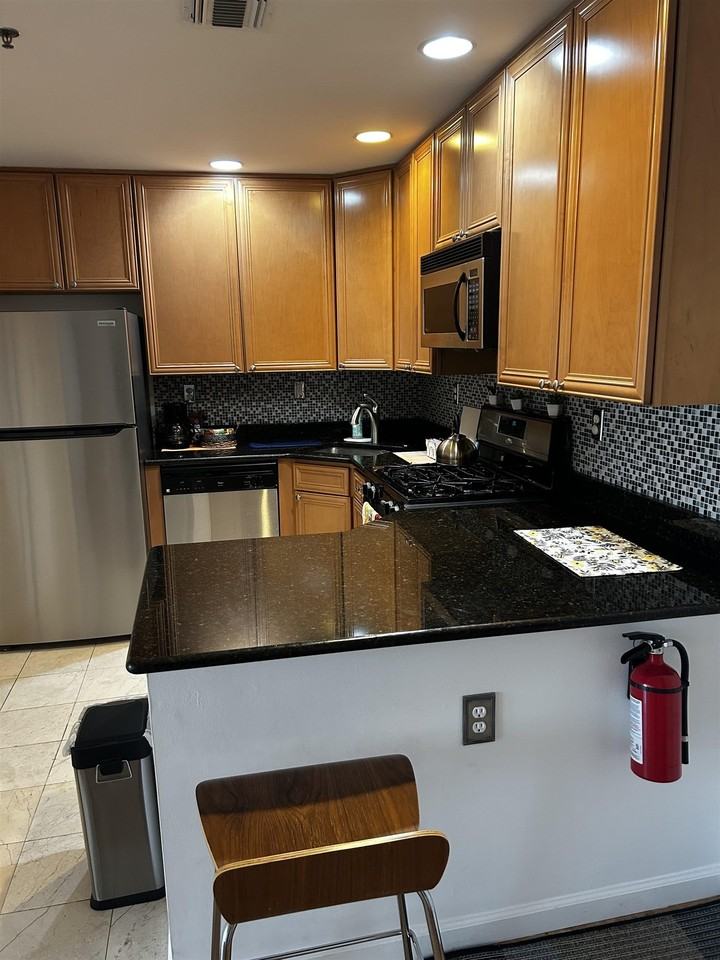 515 Gregory Ave #3 - Photo 4 of 12