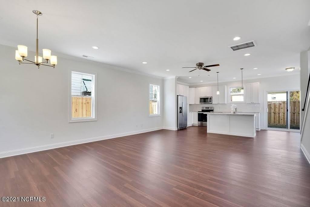 1007 Campbell St - Photo 3 of 31