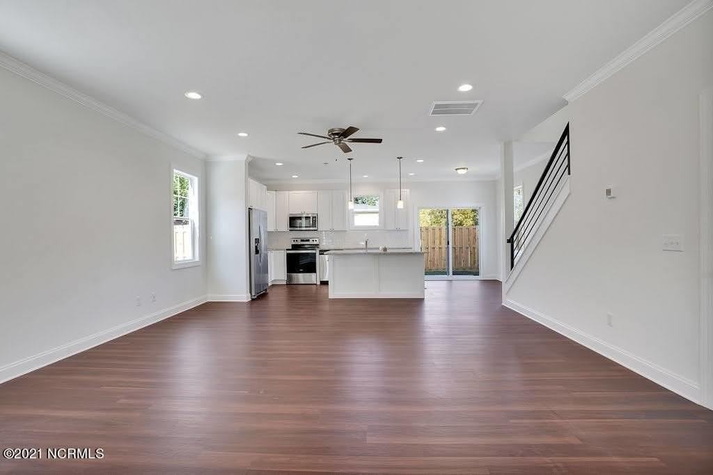 1007 Campbell St - Photo 4 of 31