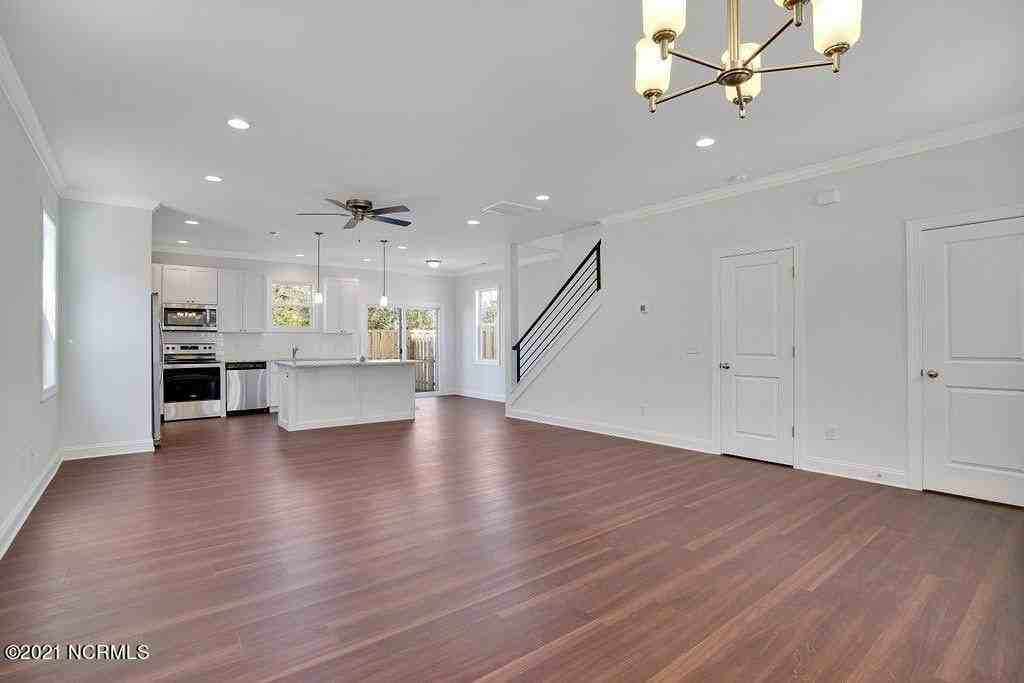 1007 Campbell St - Photo 5 of 31