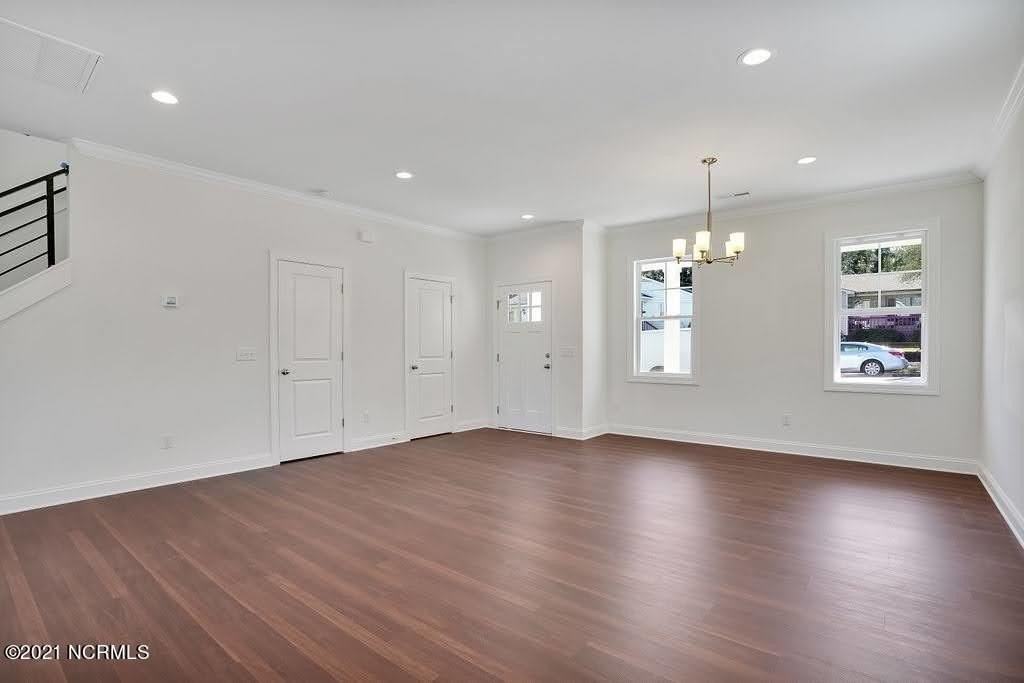1007 Campbell St - Photo 6 of 31