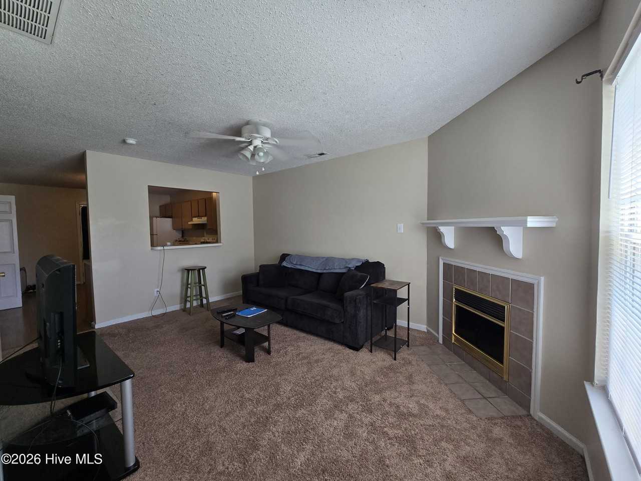 1097 W Pueblo Dr - Photo 3 of 10