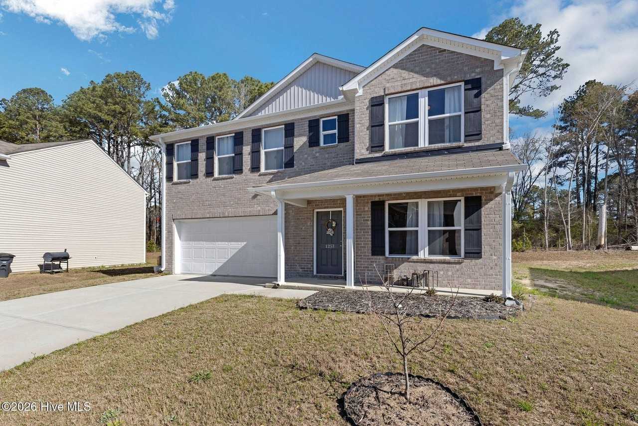 1253 Manor Dr - Photo 2 of 29