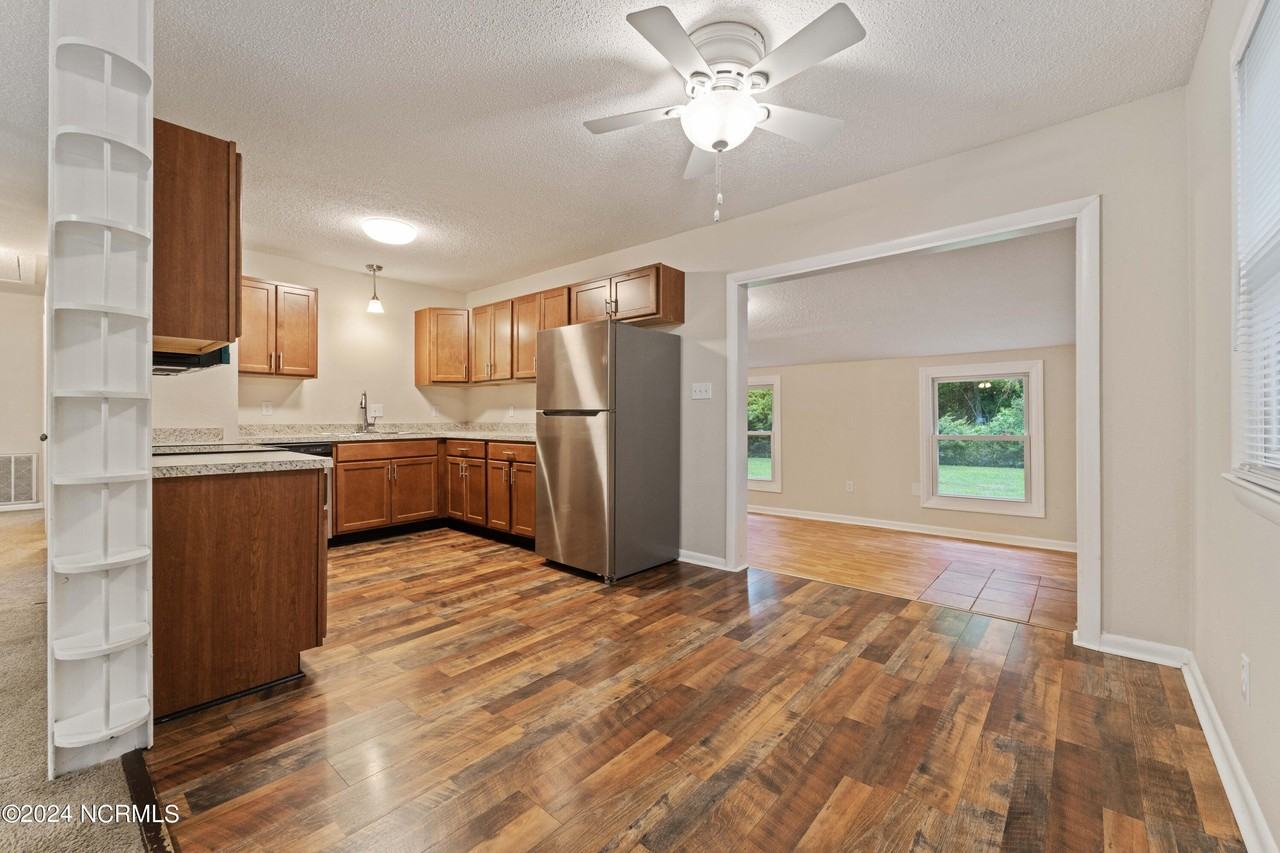 1205 Ormandy Ave - Photo 4 of 20