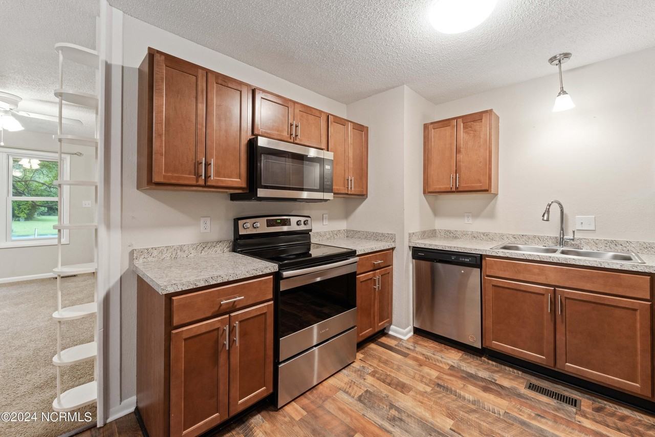 1205 Ormandy Ave - Photo 7 of 20