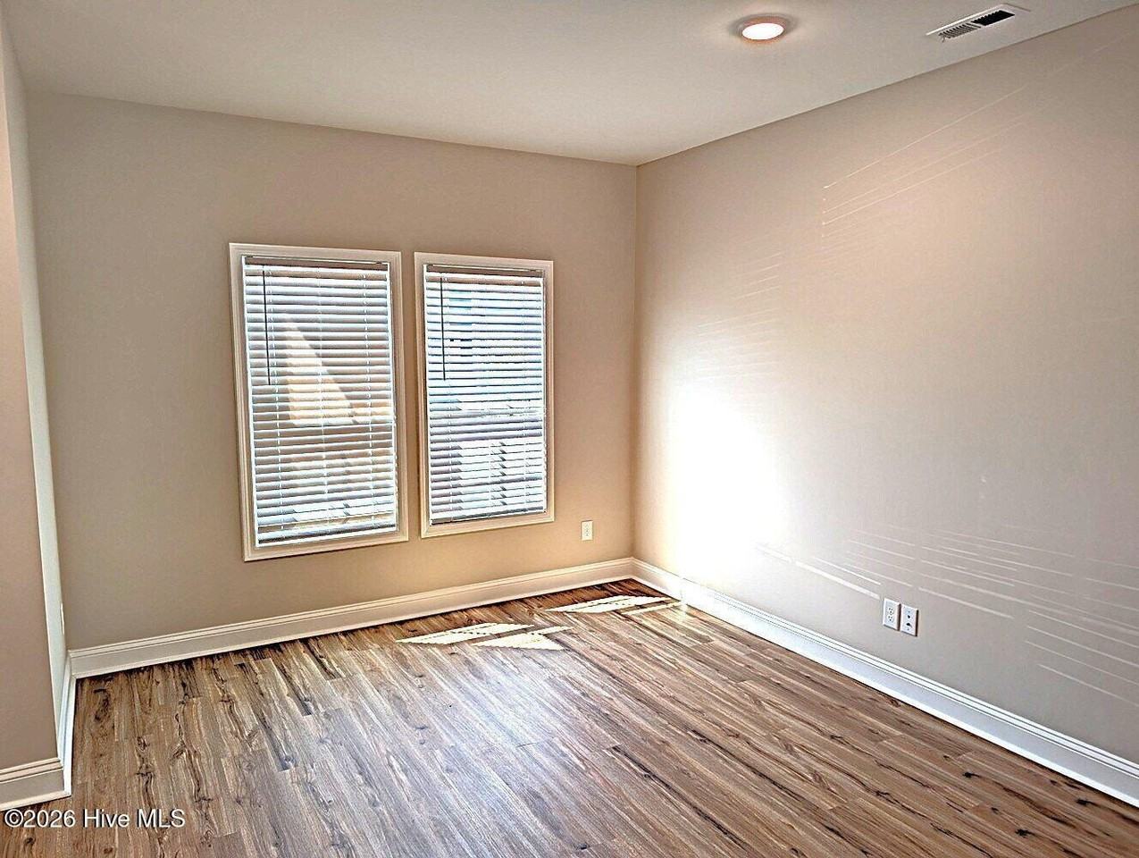 138 Loren Rd - Photo 2 of 16