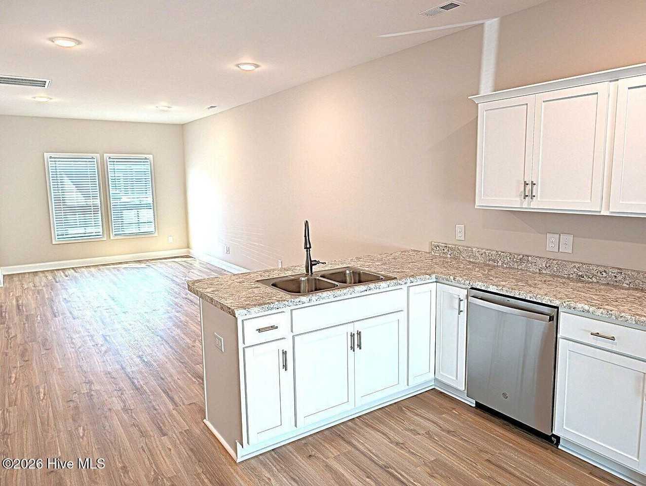 138 Loren Rd - Photo 3 of 16