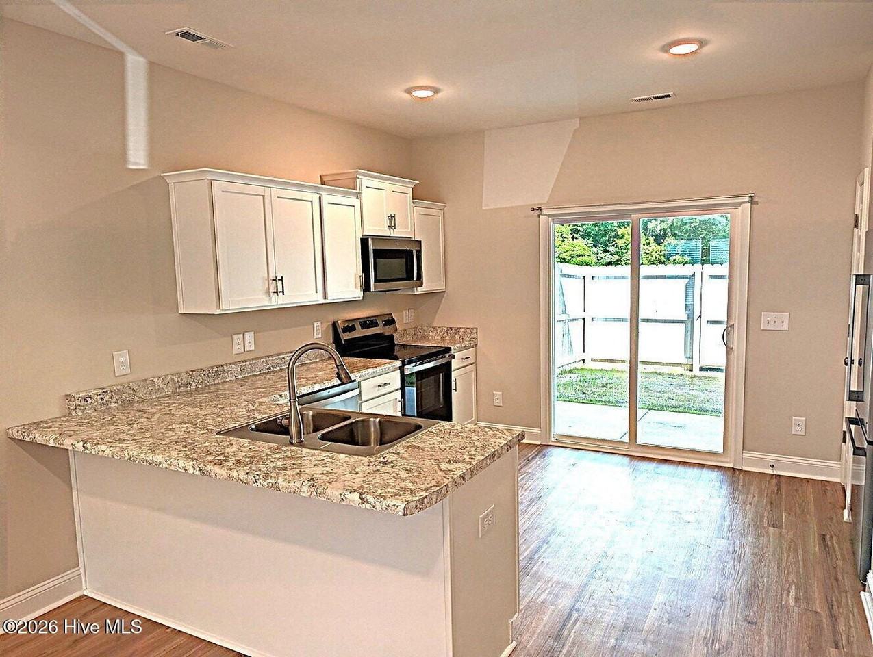 138 Loren Rd - Photo 4 of 16