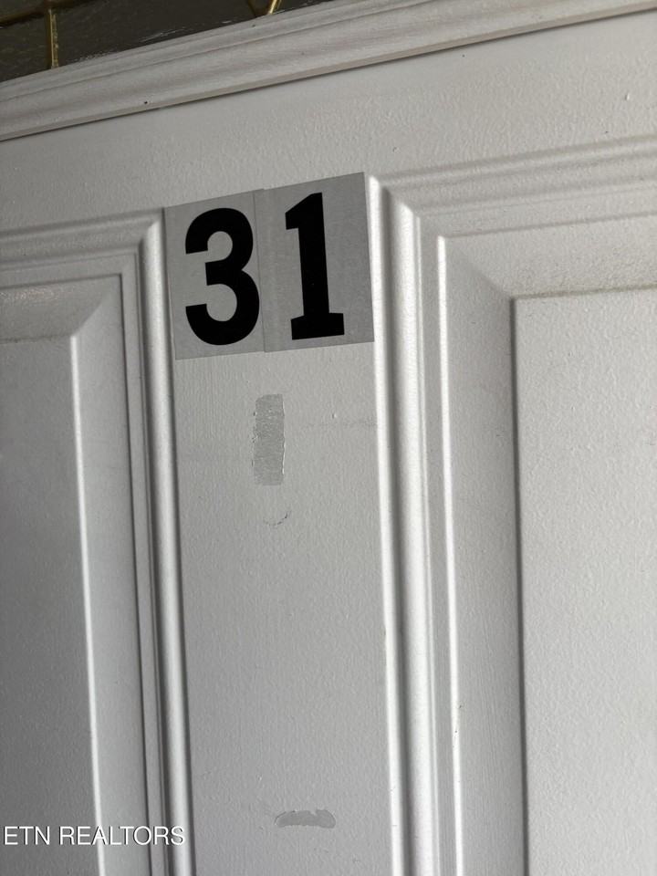 162 E Race St #31 - Photo 3 of 13