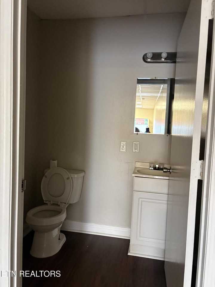207 E Race St #42 - Photo 5 of 7