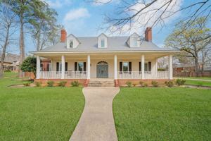 featured image of 3 Lakeside Dr