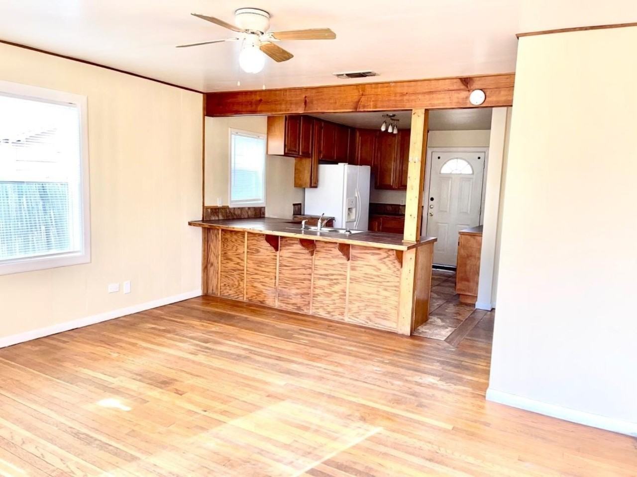 2220 20th St - Photo 2 of 9