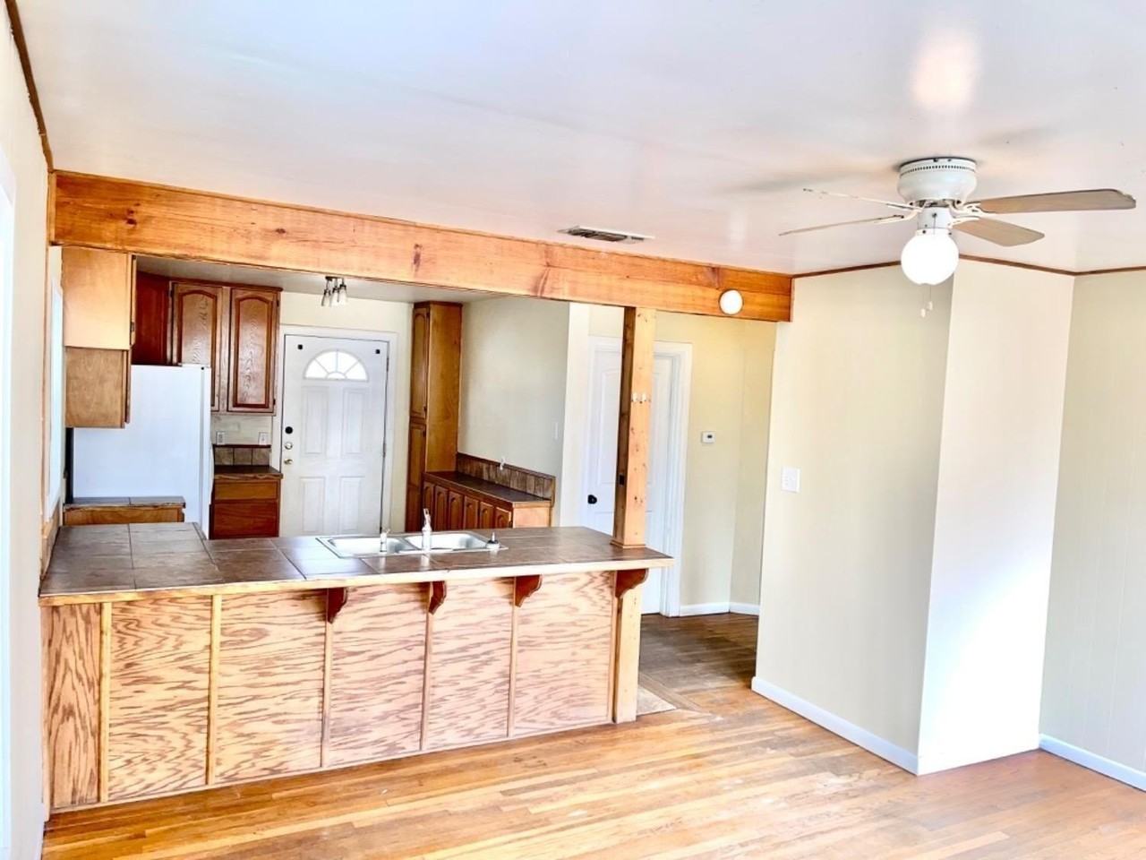 2220 20th St - Photo 4 of 9