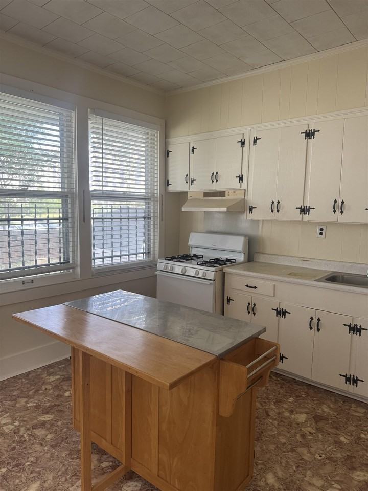 445 Garland St - Photo 5 of 8