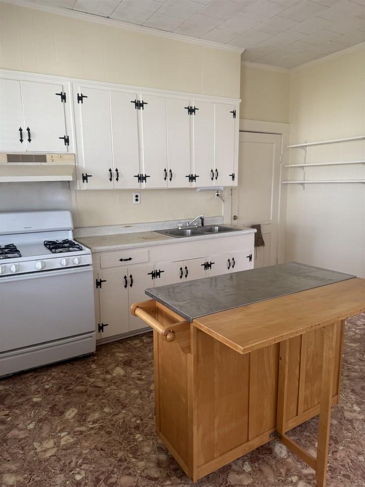 445 Garland St - Photo 6 of 8
