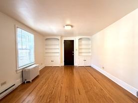 321 W Burke St #4 - Photo 1 of 1