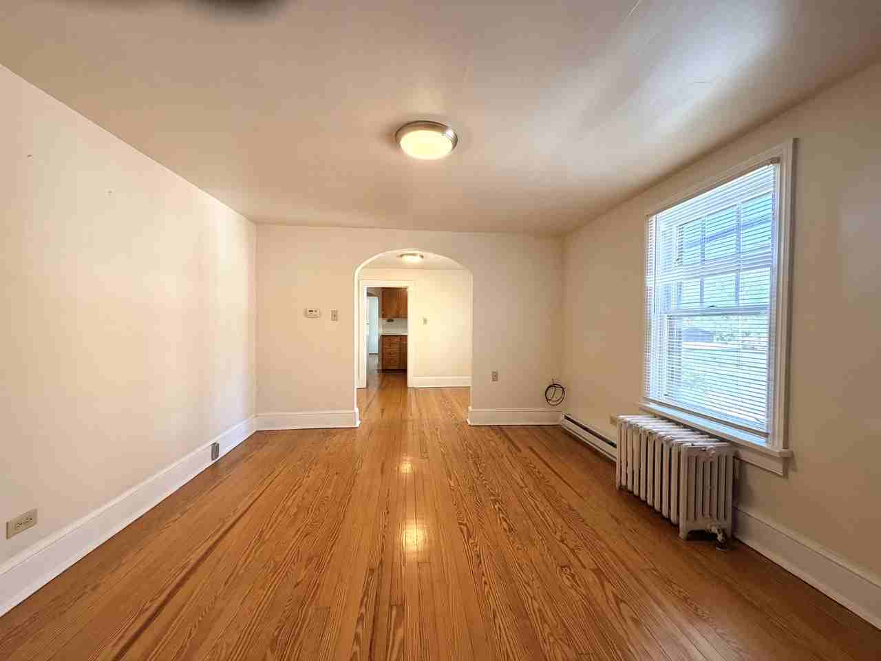 321 W Burke St #4 - Photo 3 of 12