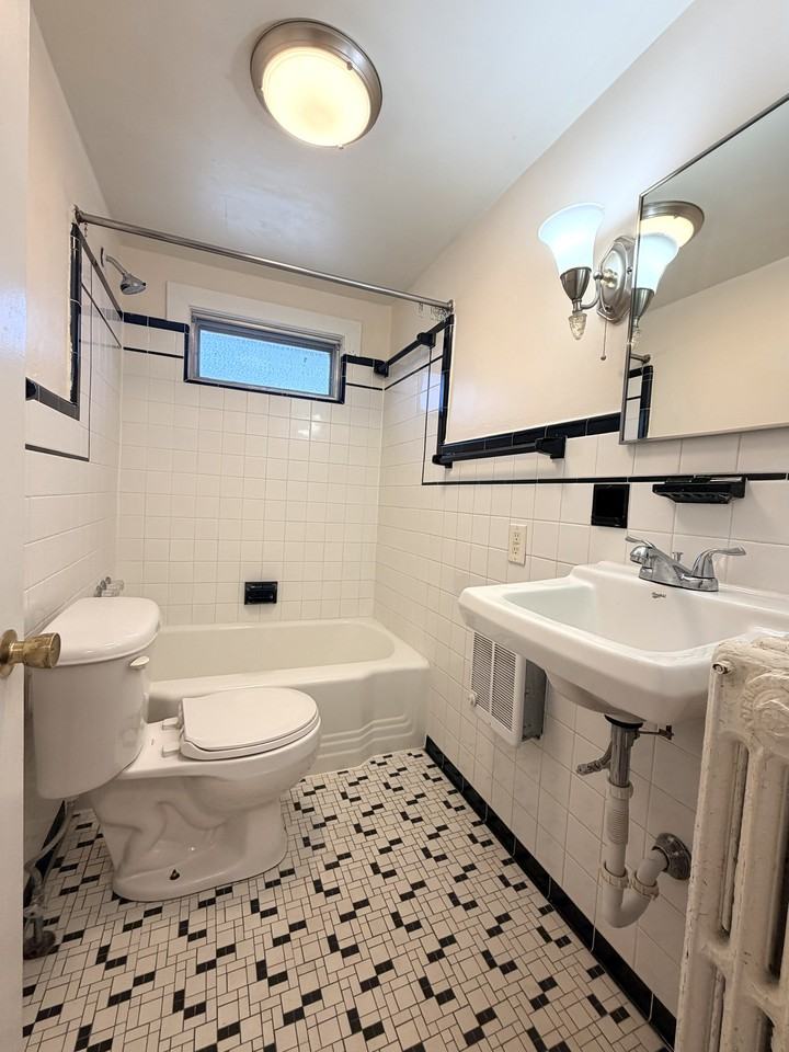 321 W Burke St #4 - Photo 7 of 12