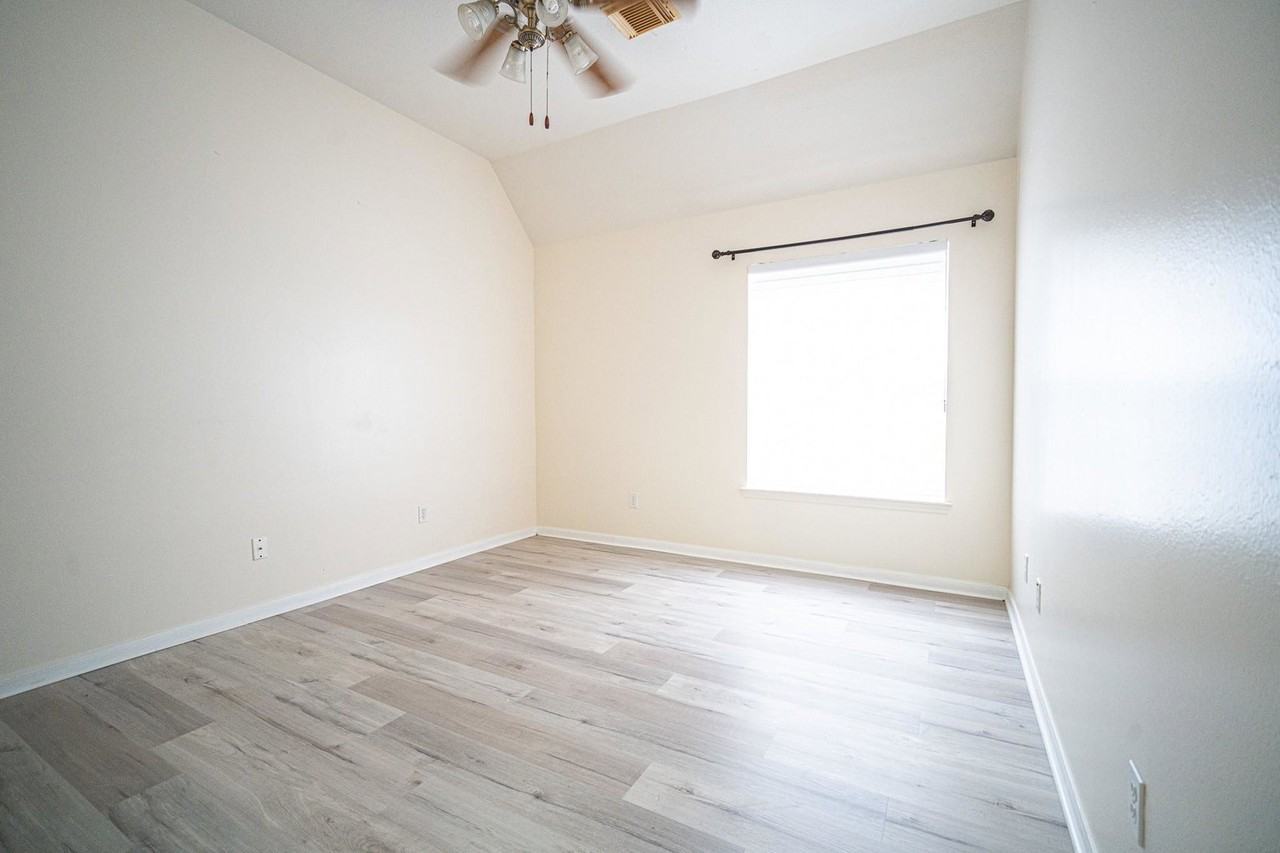 Oak Valley Dr - Photo 5 of 8