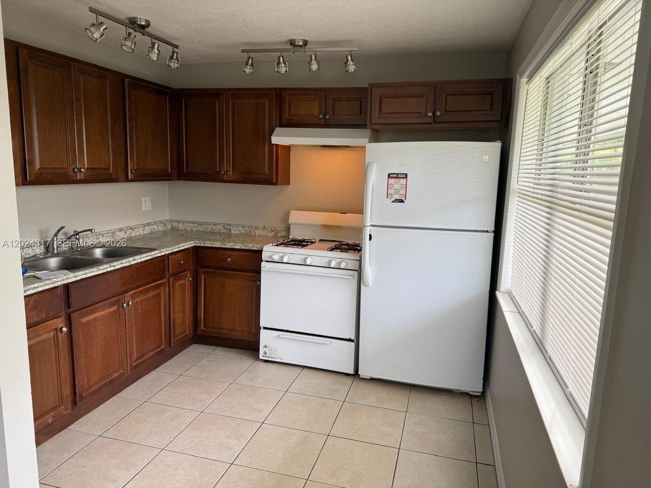 588 Holly Dr #B - Photo 2 of 11