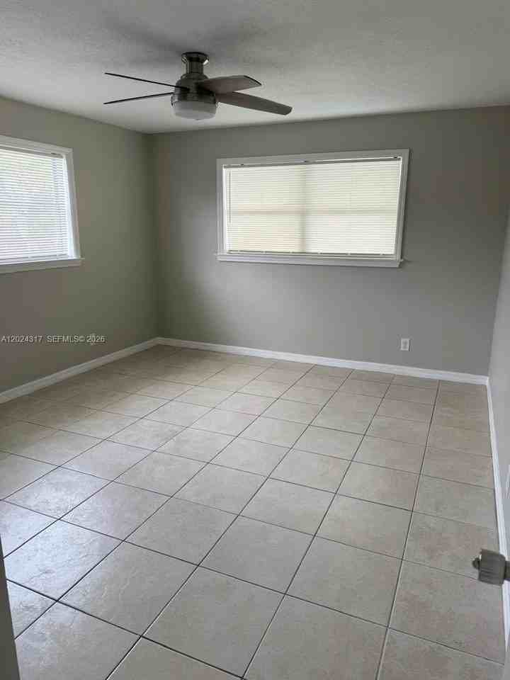 588 Holly Dr #B - Photo 6 of 11