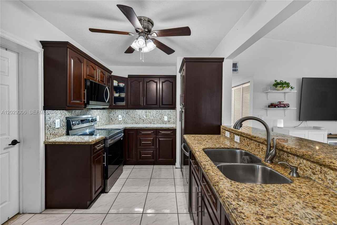 211 S 57th Way - Photo 3 of 39