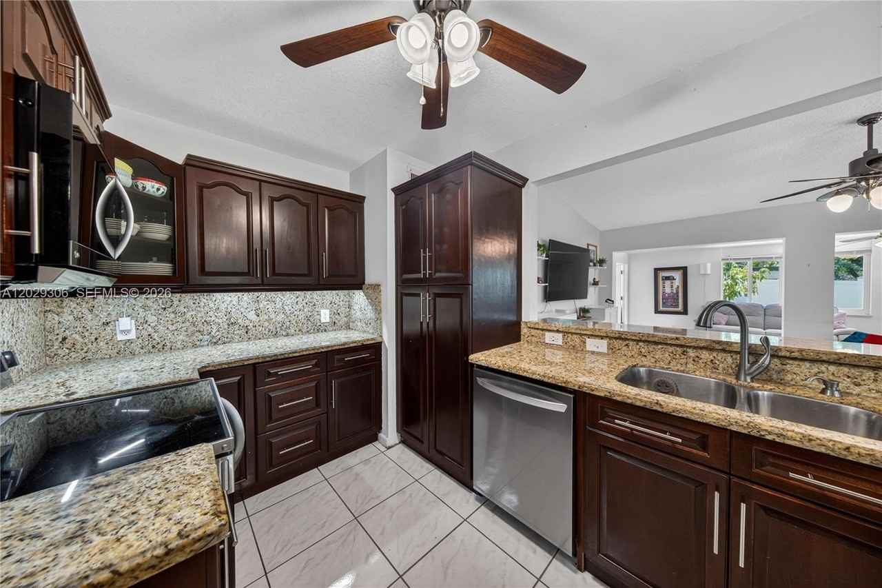 211 S 57th Way - Photo 4 of 39