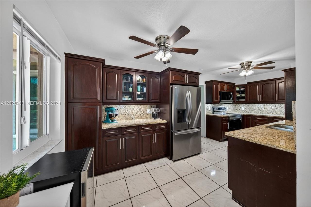 211 S 57th Way - Photo 6 of 39