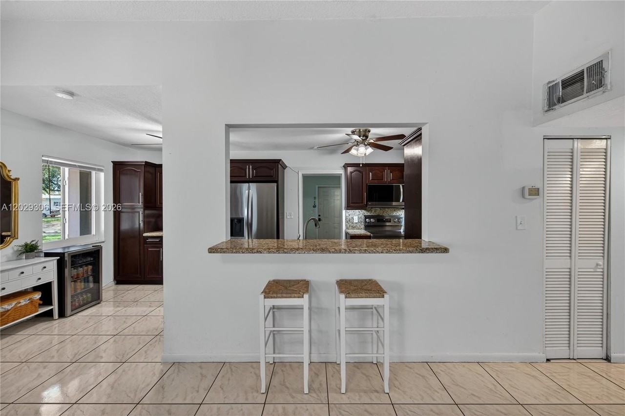 211 S 57th Way - Photo 7 of 39