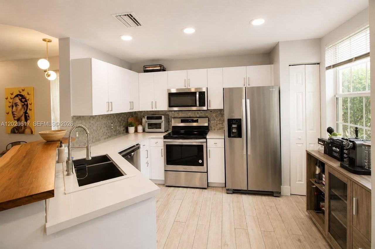 734 Ne 90th St #301 - Photo 2 of 12