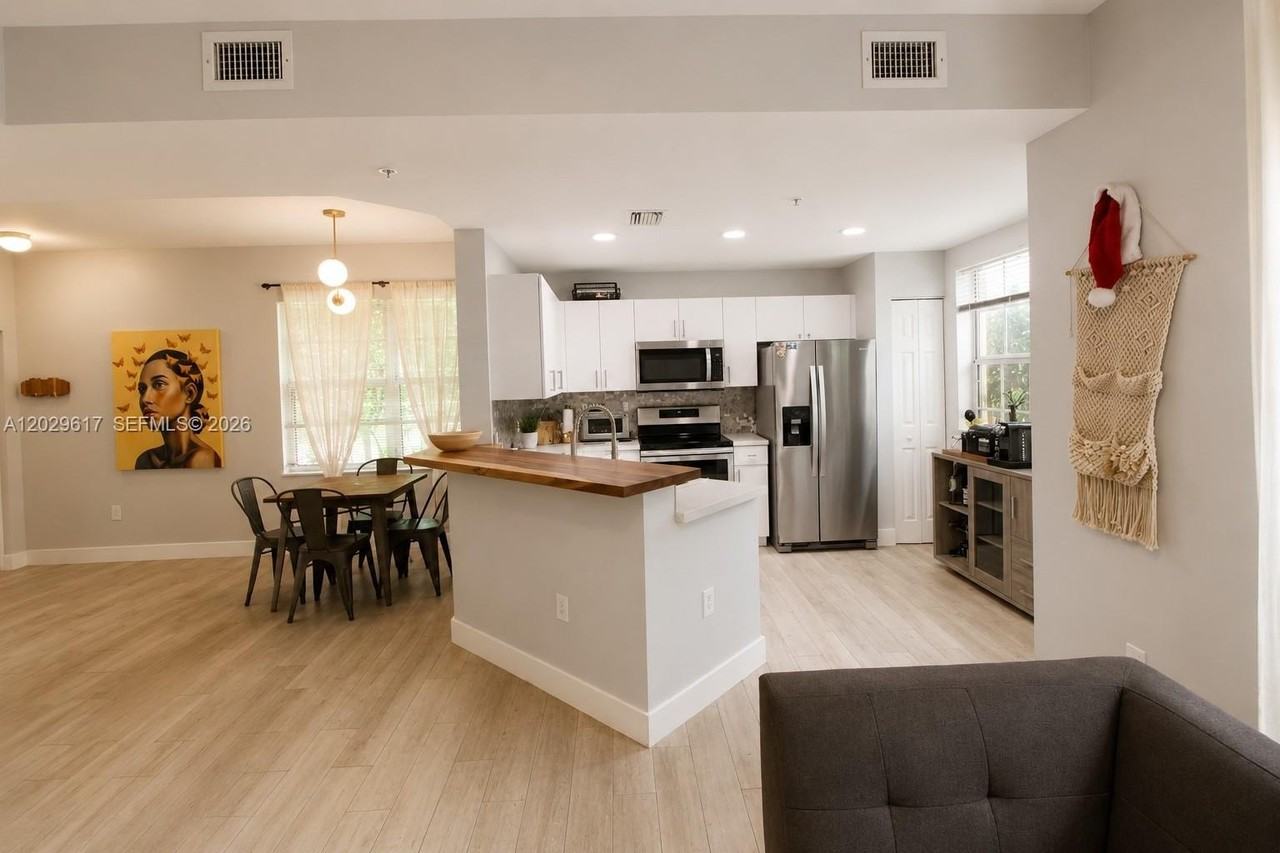734 Ne 90th St #301 - Photo 3 of 12