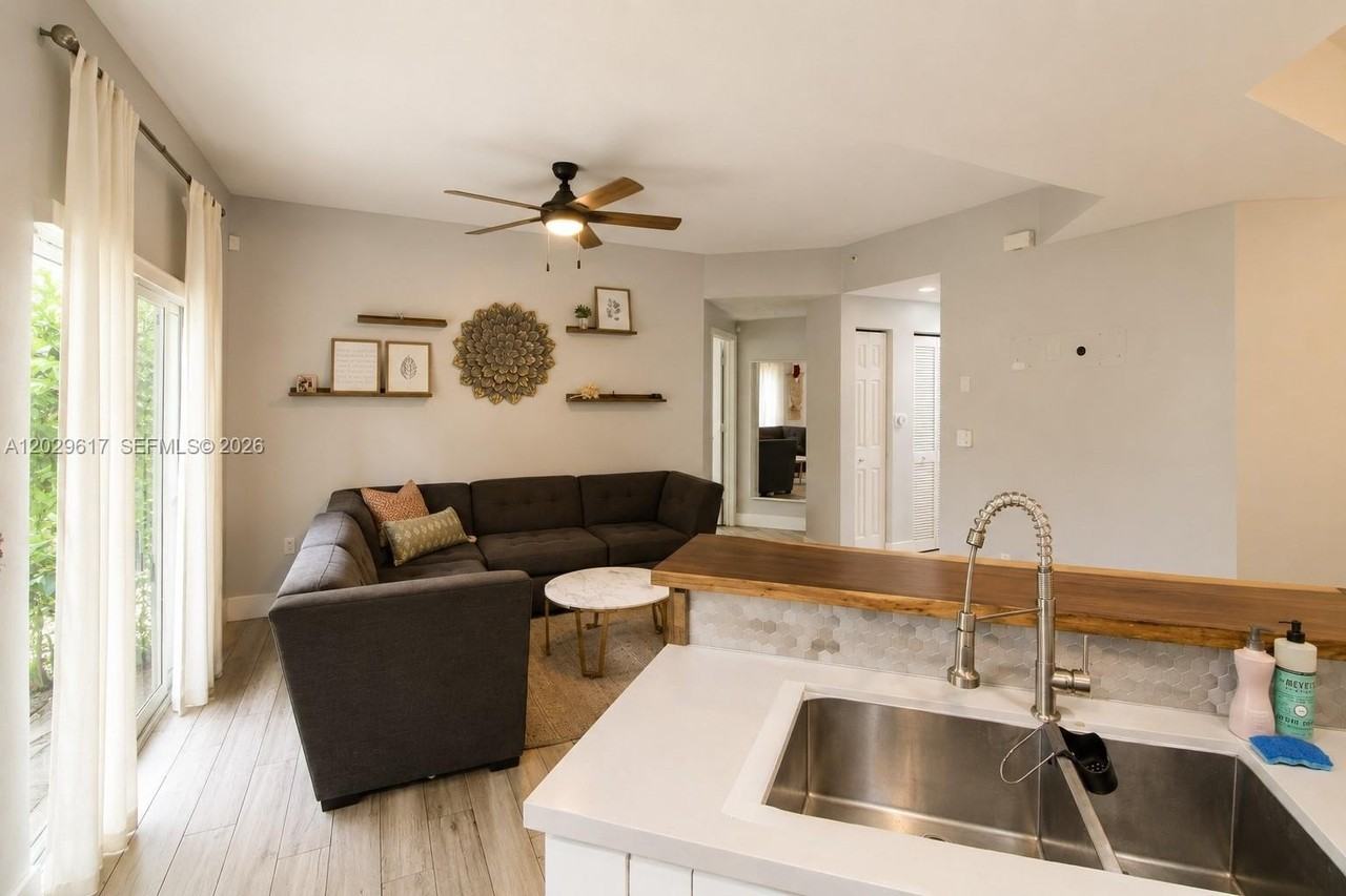 734 Ne 90th St #301 - Photo 5 of 12