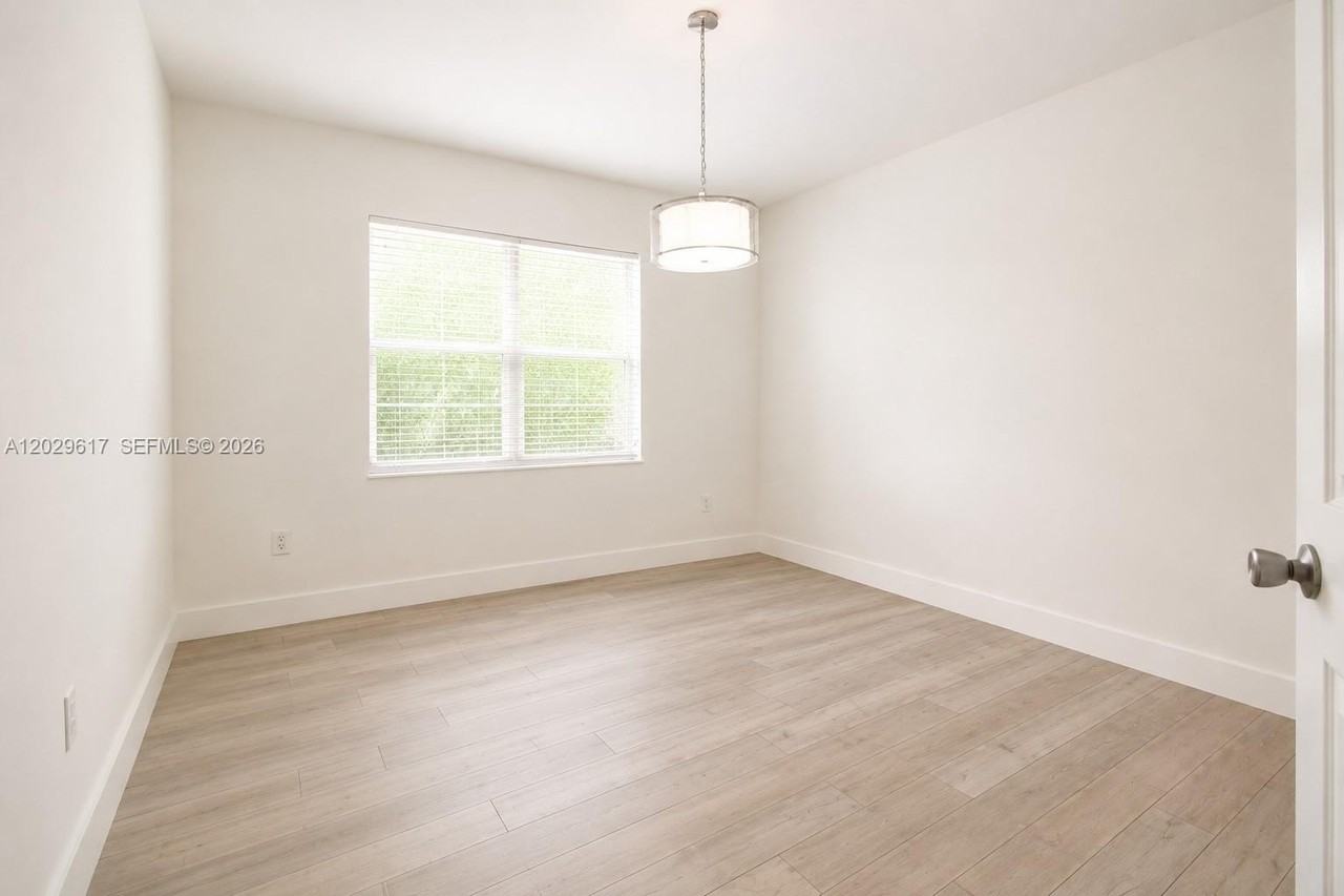 734 Ne 90th St #301 - Photo 7 of 12