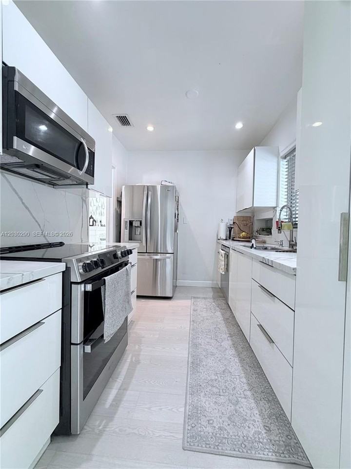 9021 N Miami Ave - Photo 2 of 19