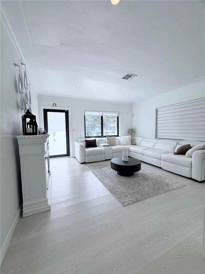 9021 N Miami Ave - Photo 3 of 19