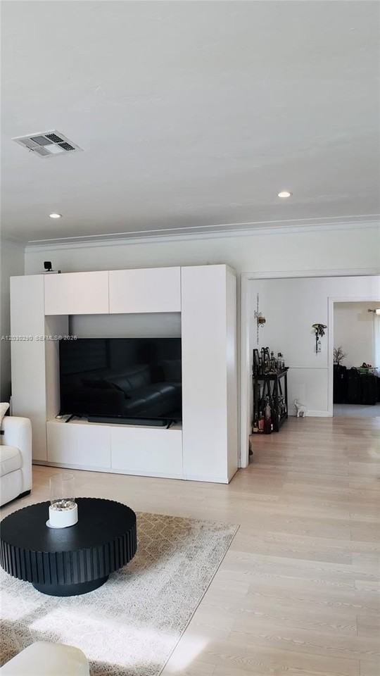 9021 N Miami Ave - Photo 7 of 19