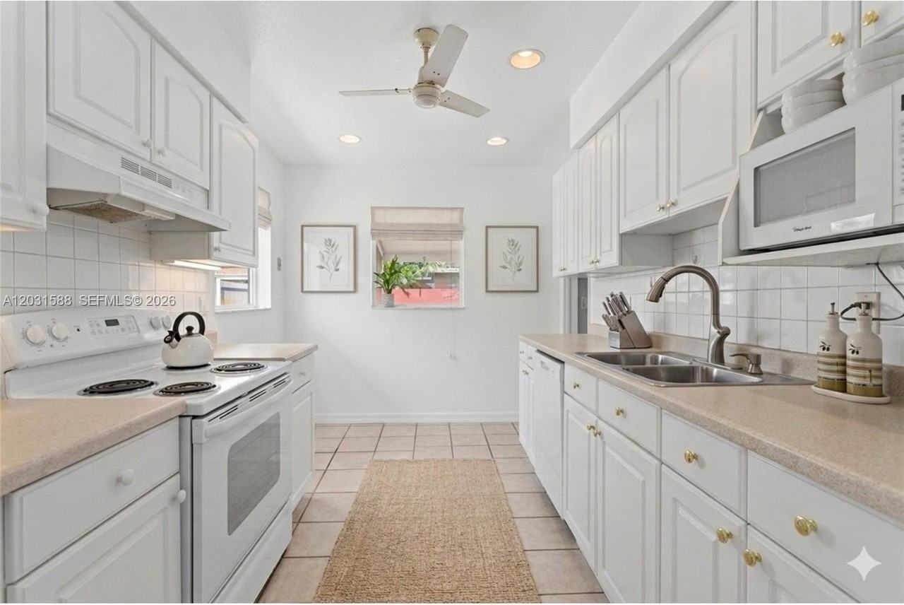 1701 Ne 55th St #1-2 - Photo 4 of 19
