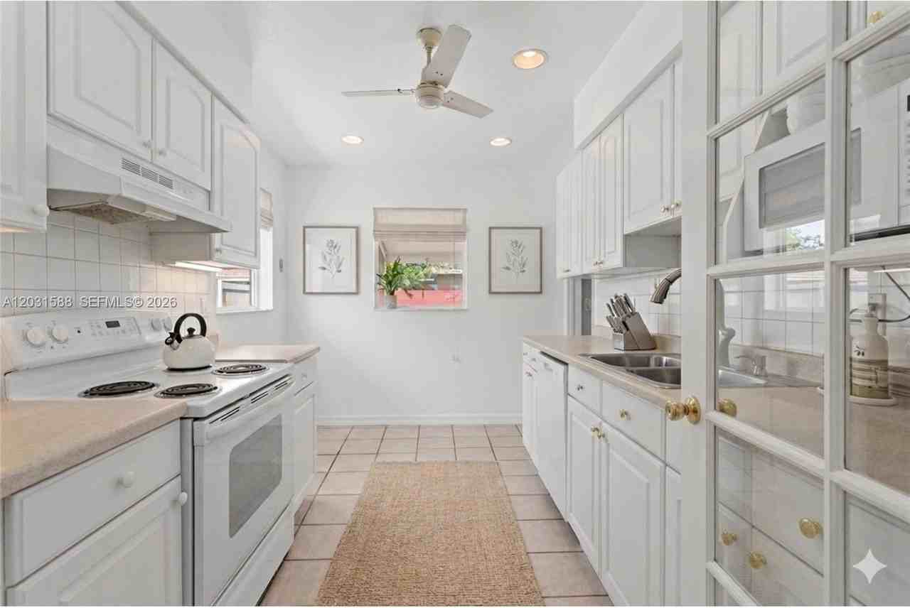 1701 Ne 55th St #1-2 - Photo 5 of 19
