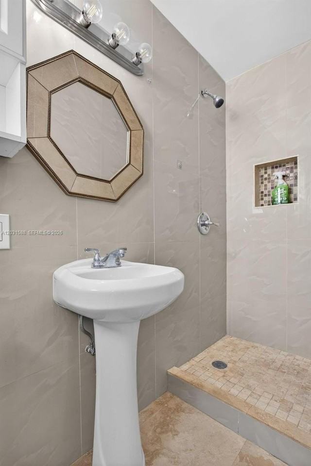 1701 Ne 55th St #1-2 - Photo 7 of 19