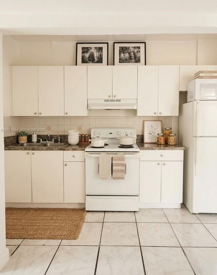 2745 W Okeechobee Rd #5 - Photo 3 of 5