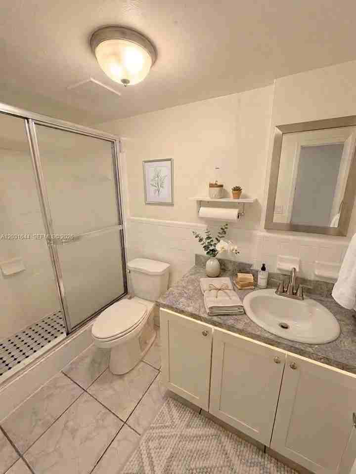 2745 W Okeechobee Rd #5 - Photo 4 of 5