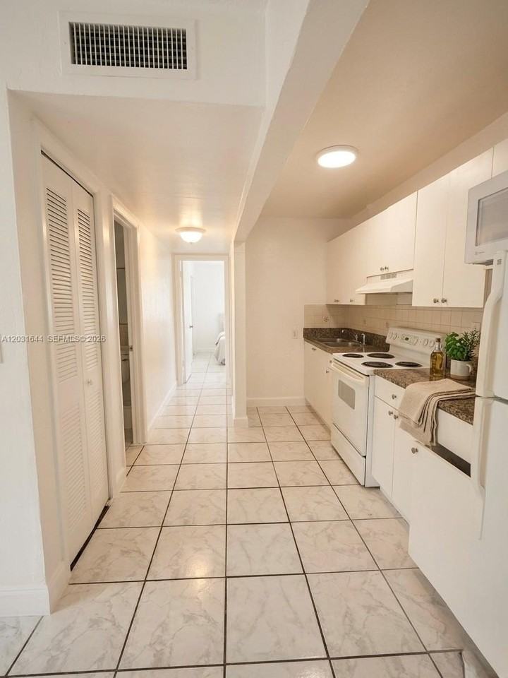 2745 W Okeechobee Rd #5 - Photo 5 of 5