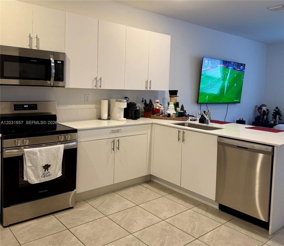 23049 Sw 129th Pl - Photo 4 of 26