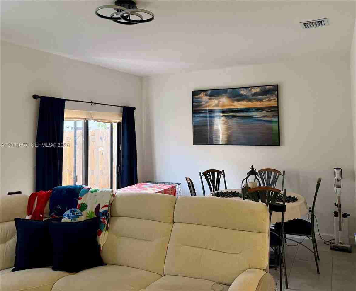 23049 Sw 129th Pl - Photo 7 of 26