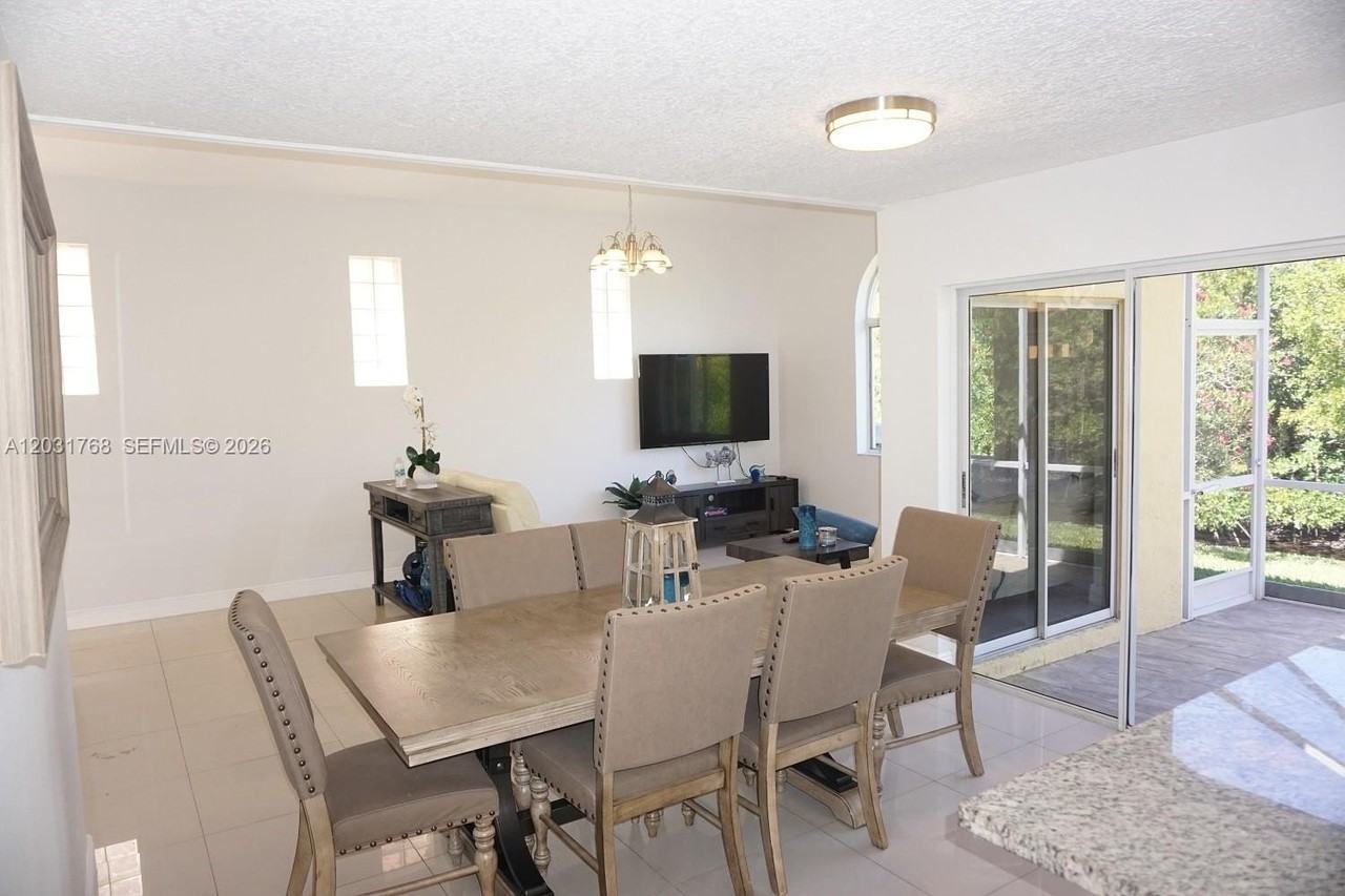 1057 Se 6th Ave - Photo 6 of 42