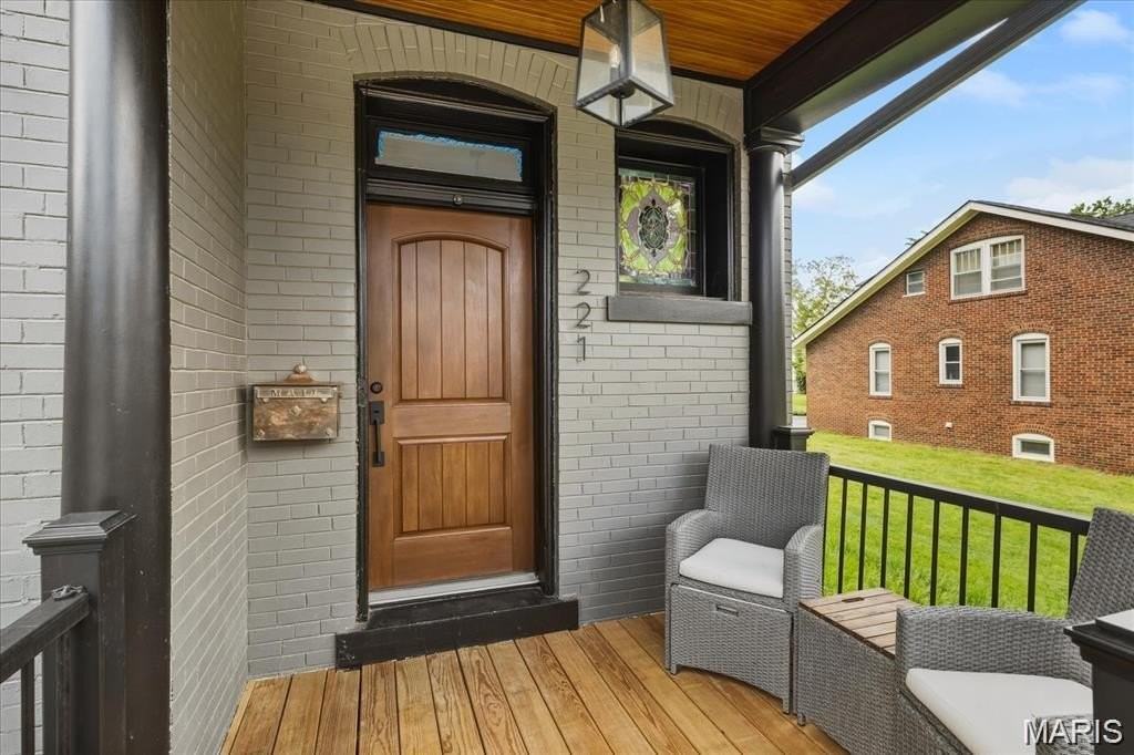 221 N Jackson St - Photo 2 of 25