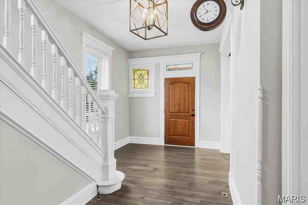 221 N Jackson St - Photo 3 of 25