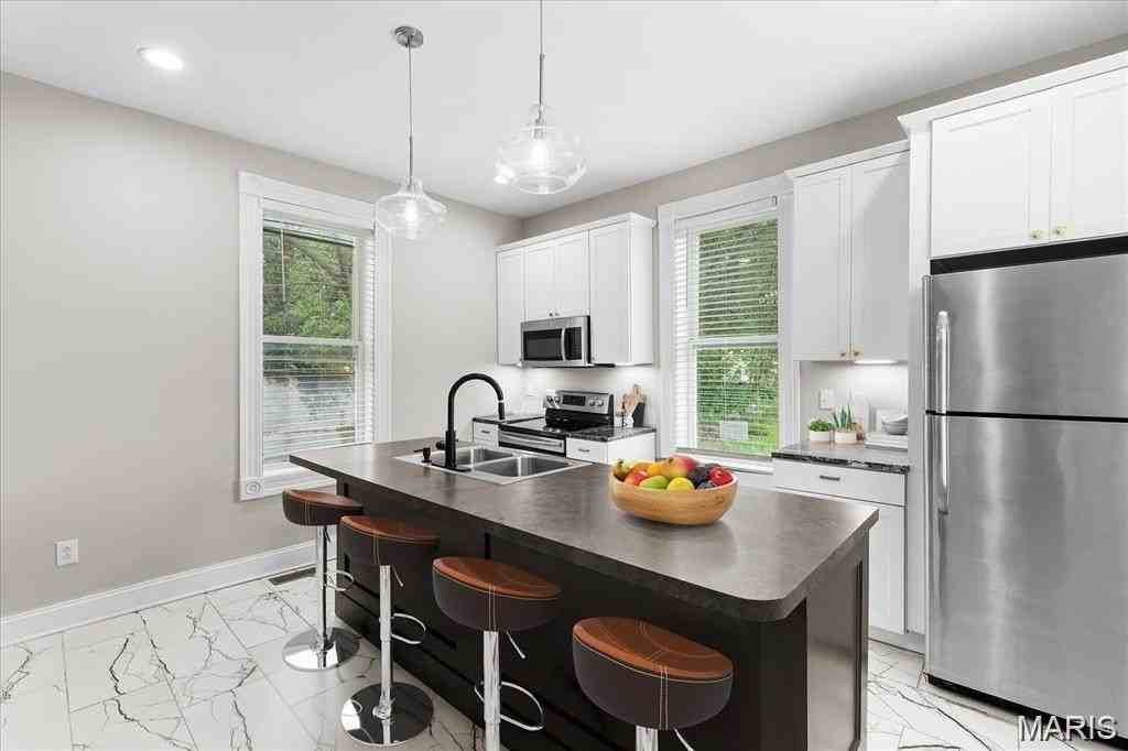 221 N Jackson St - Photo 7 of 25