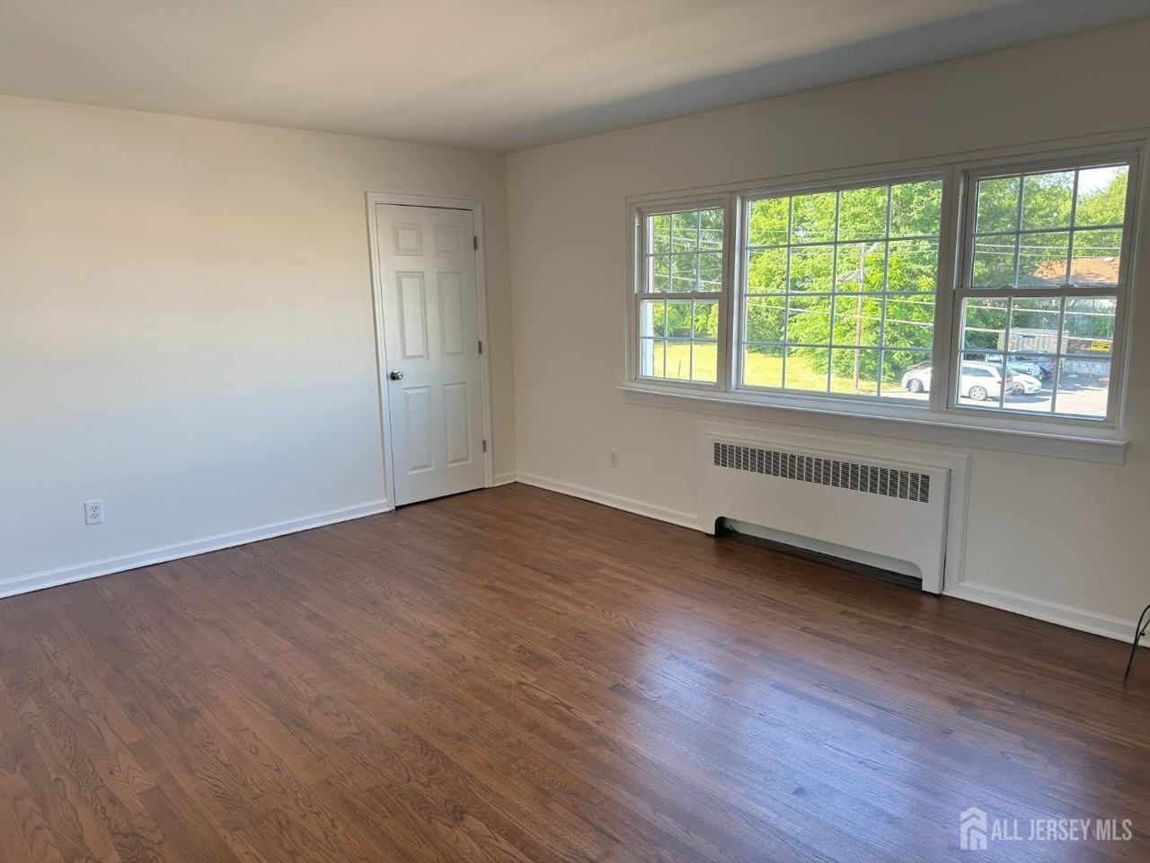 260 Loring Ave #3B - Photo 4 of 5